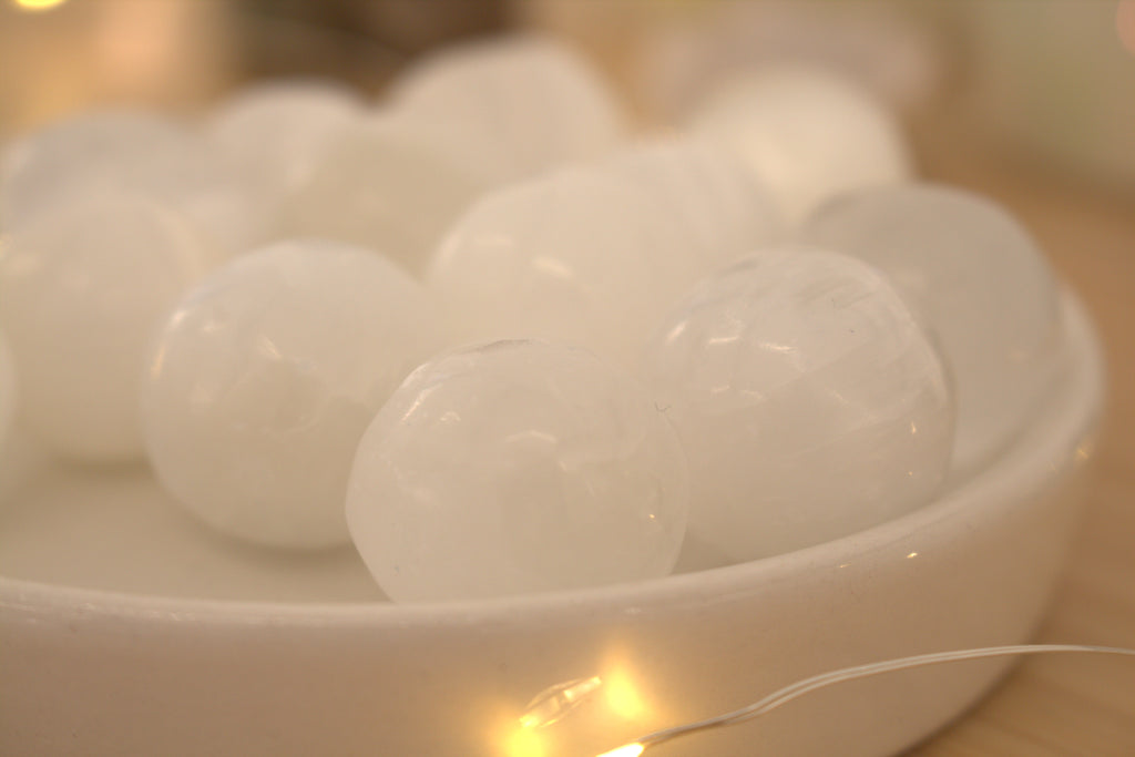 Selenite Smooth Ball Tumblestones