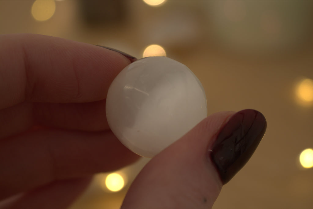 Selenite Smooth Ball Tumblestones